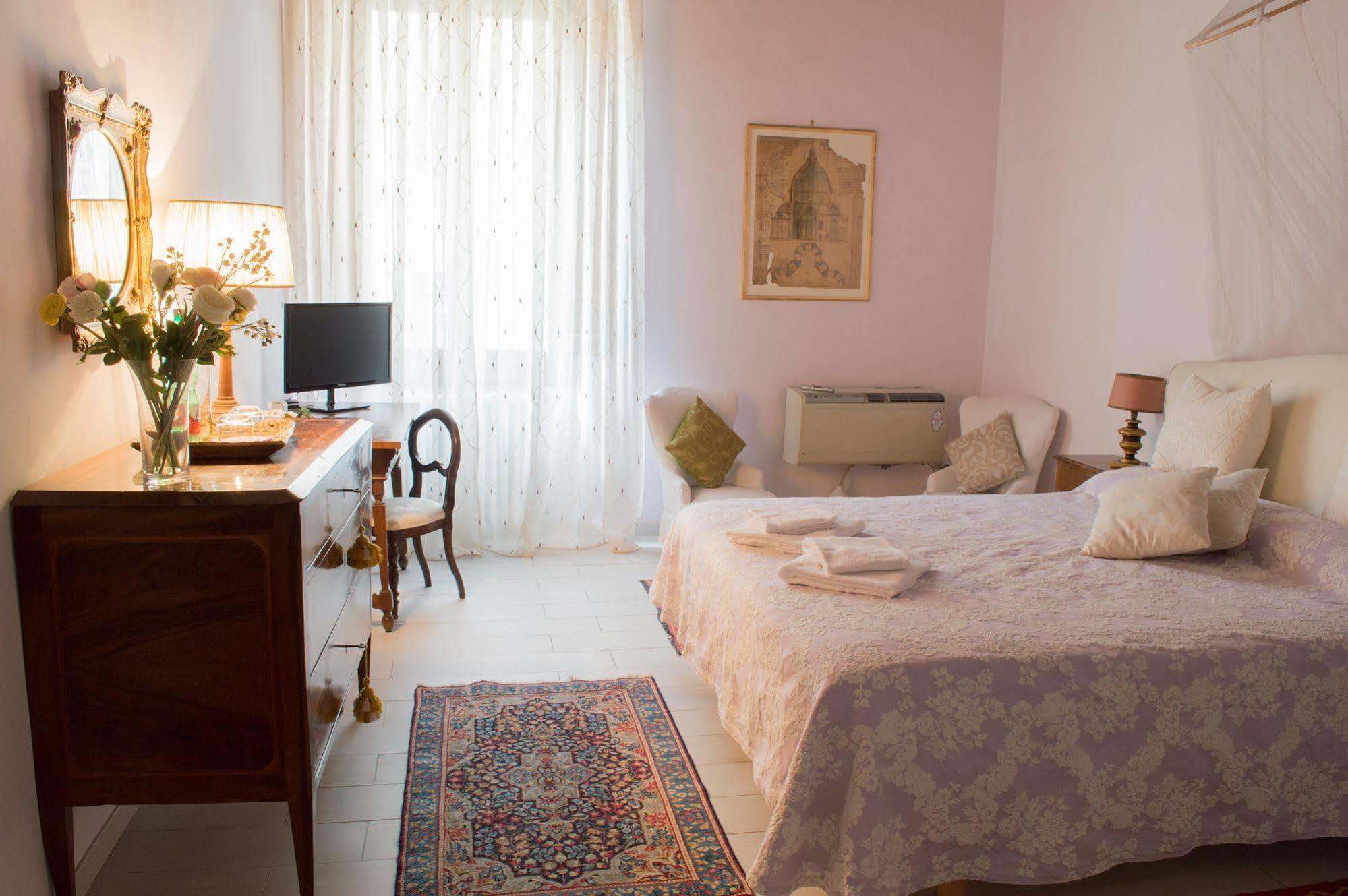 Frühstückspension La Rosa Townhouse 3*